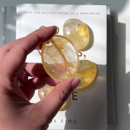 Golden Healer Quartz Palm Stone 黃金療癒者石英