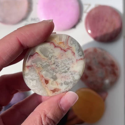 Crazy Lace Agate Palm Stone 瘋狂蕾絲瑪瑙