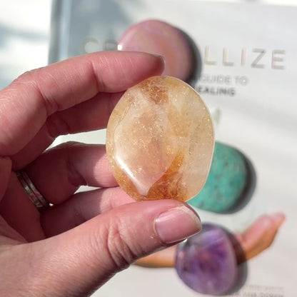 Citrine Palm Stone 黃水晶