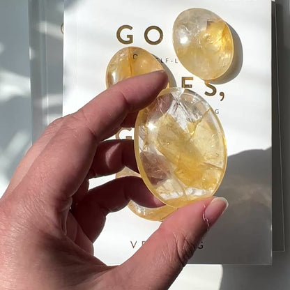 Golden Healer Quartz Palm Stone 黃金療癒者石英