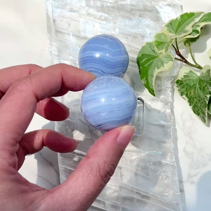 Blue Lace Palm Sphere 藍紋瑪瑙