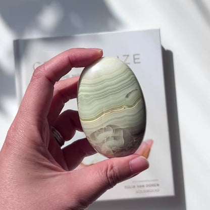 Green Onyx Palm Stone 綠安力士